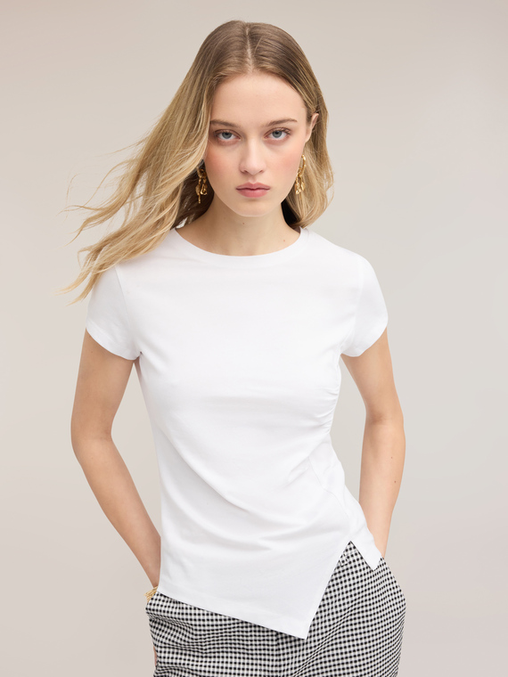 T-shirt with asymmetric side draping