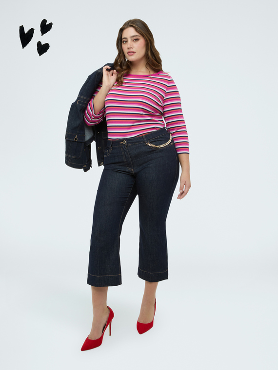 Jeans Kick Flare con catenella decorativa