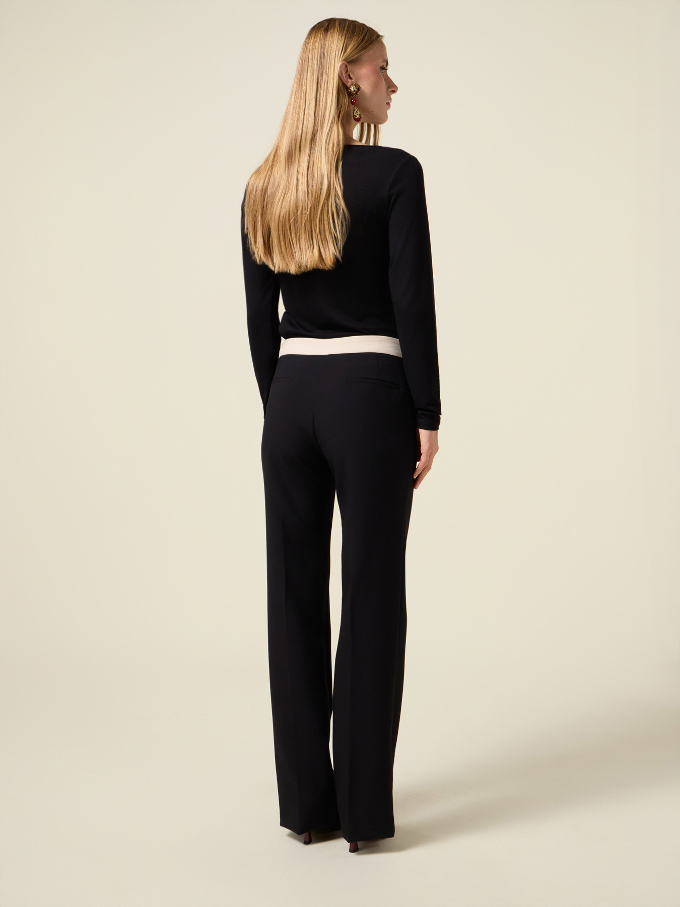 Pantaloni palazzo con dettaglio a contrasto image number 1