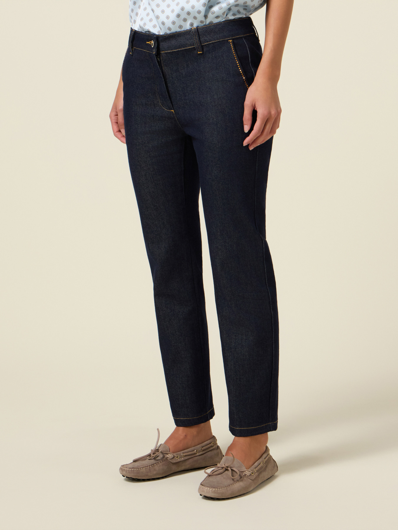 Jeans regular con strass image number 3