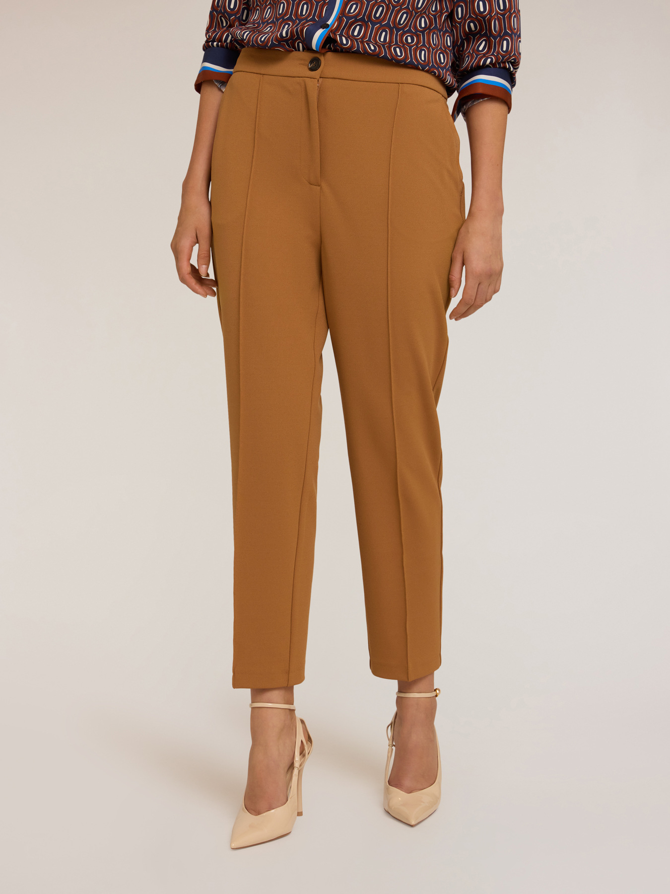 Pantalones regulares de tejido crep&eacute; image number 2