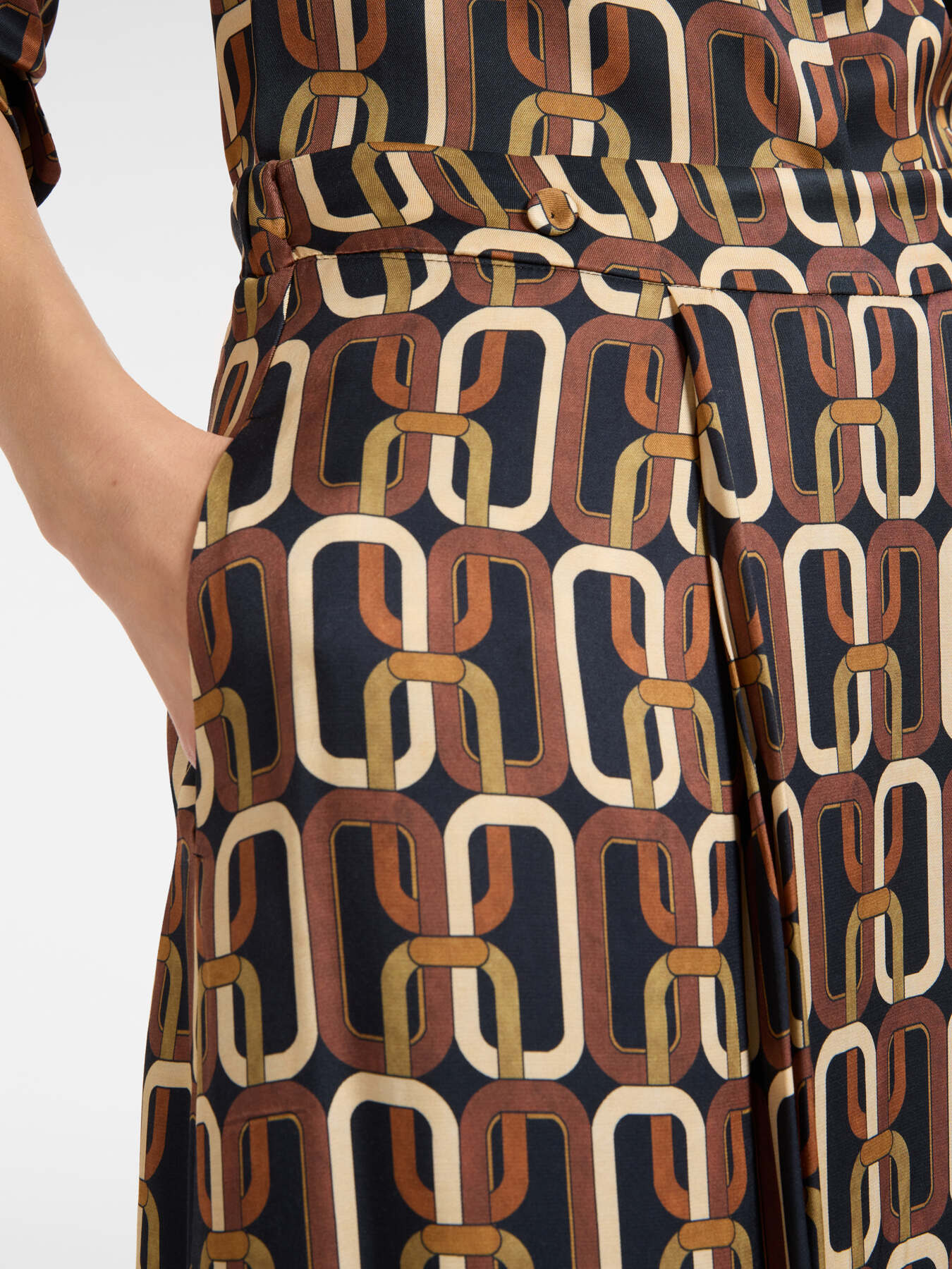 Falda midi estampada image number 3