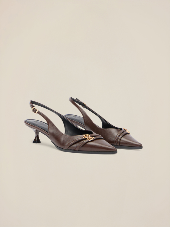 D&eacute;collet&eacute; slingback con punta decorata