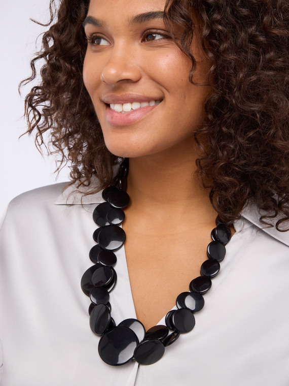 Necklace with circular pendants