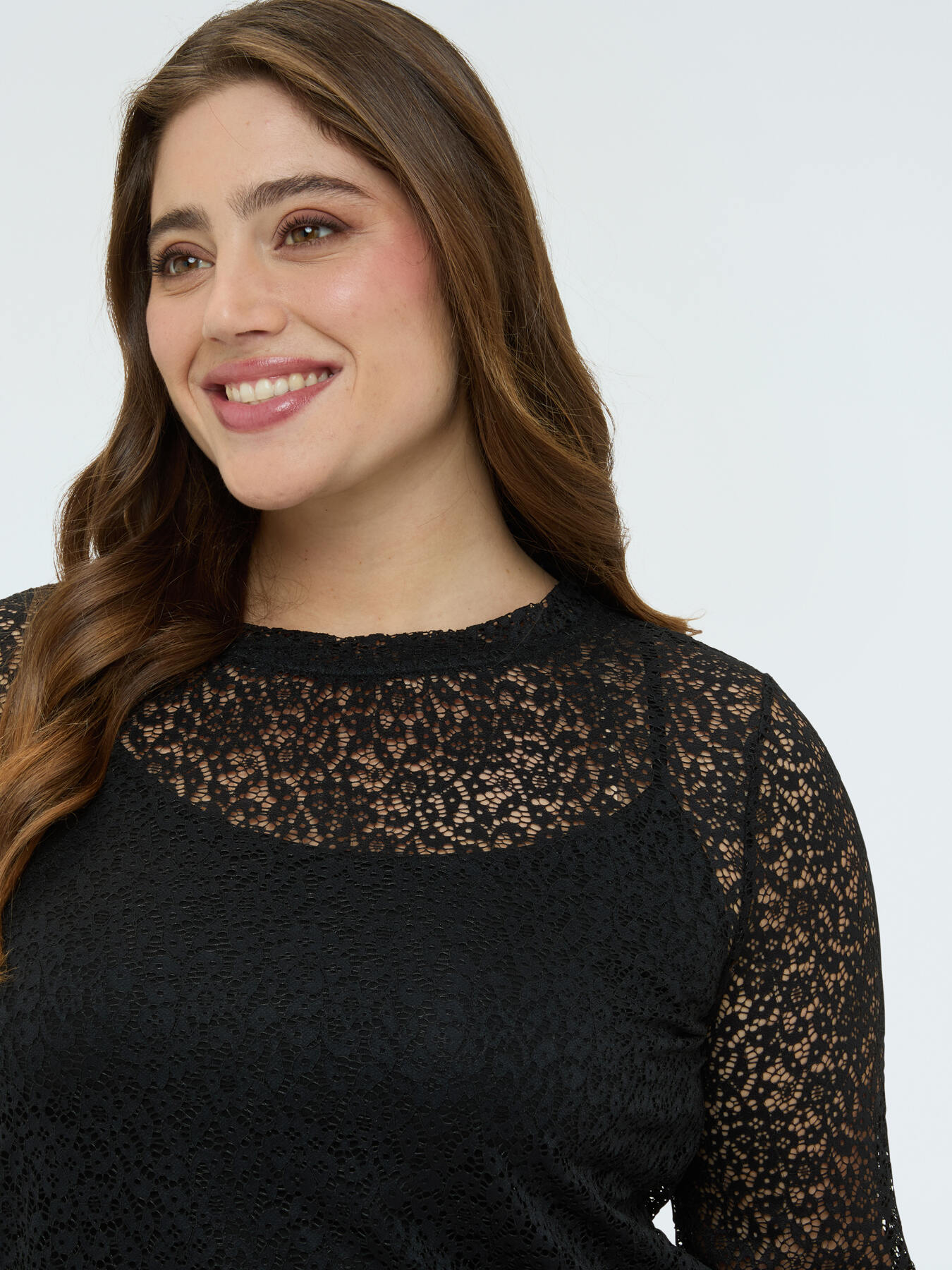 Perforated lace T-shirt image number 3