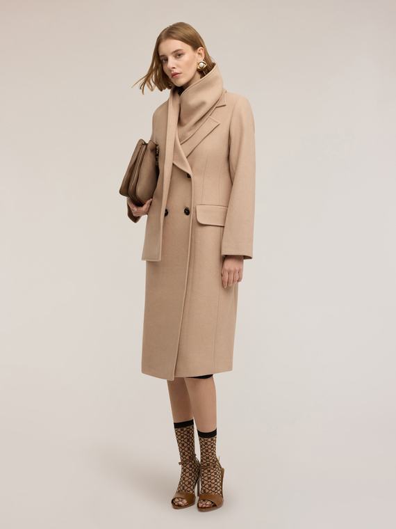 Cappotto doppiopetto con motivo sciarpa