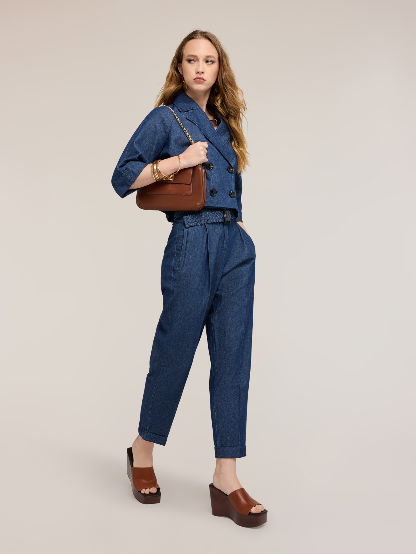 Carrot jeans with braided belt image number 2