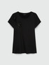 T-Shirt mit aufgestickten Blumen image number 4