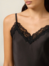 Top de lingerie en satin et dentelle image number 2