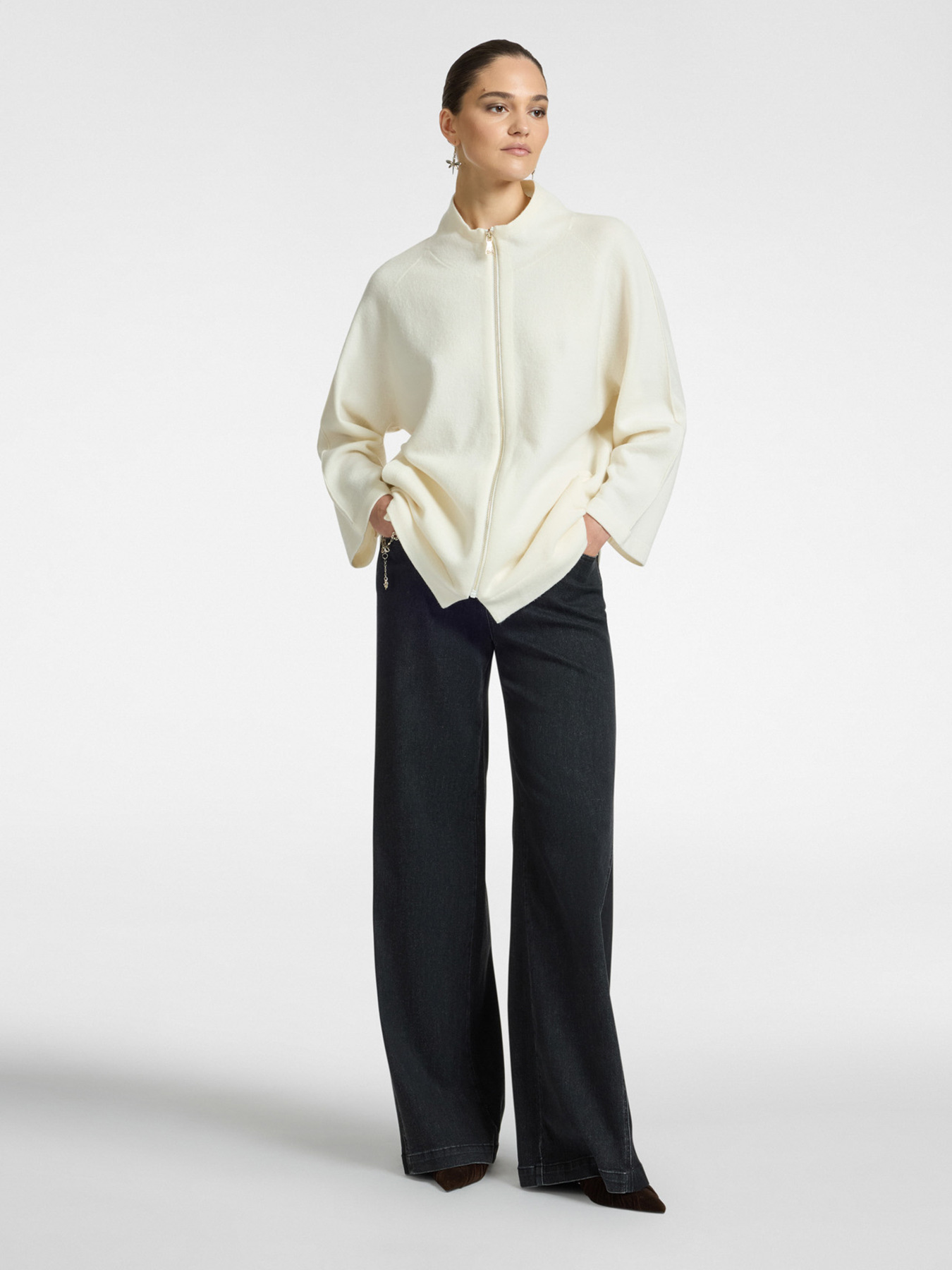 Cardigan in lana image number 2