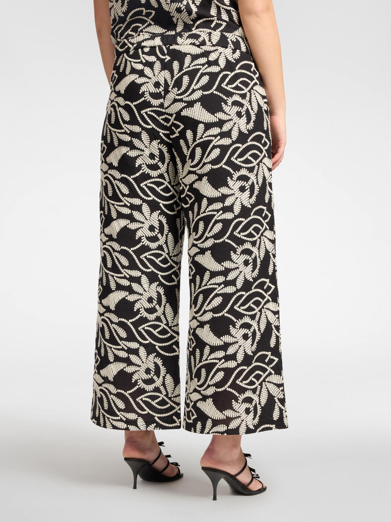 Pantalon en voile brod&eacute; image number 1