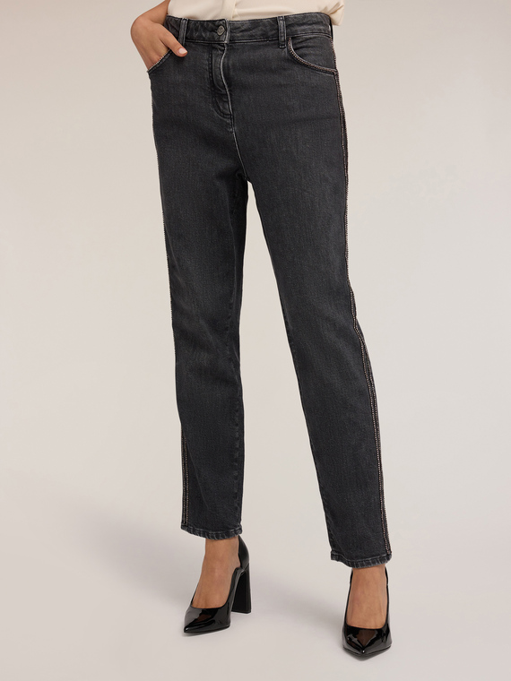 Jeans MUM fit con ricamo di pietre laterale