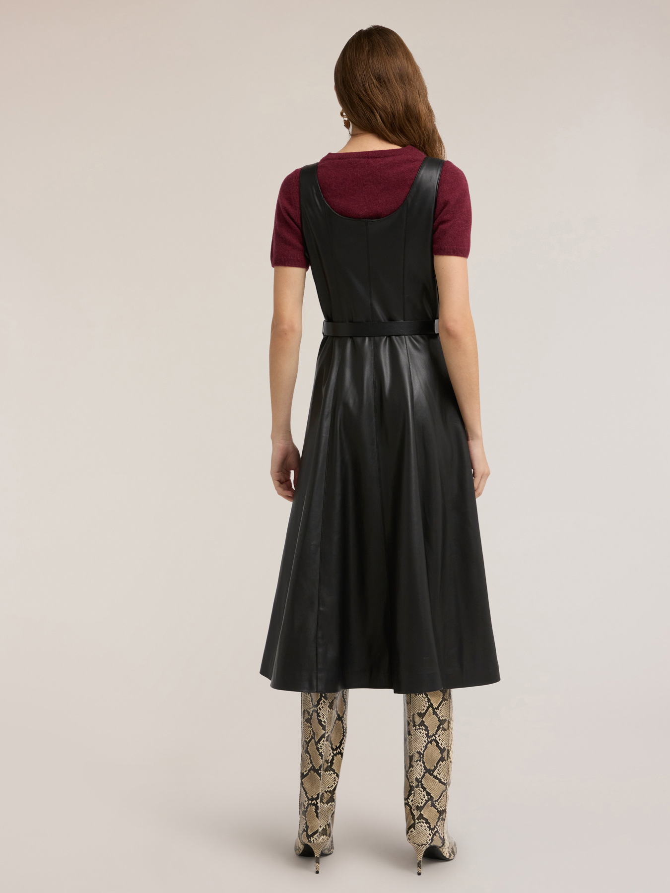 Robe évasée avec ceinture en tissu enduit image number 1