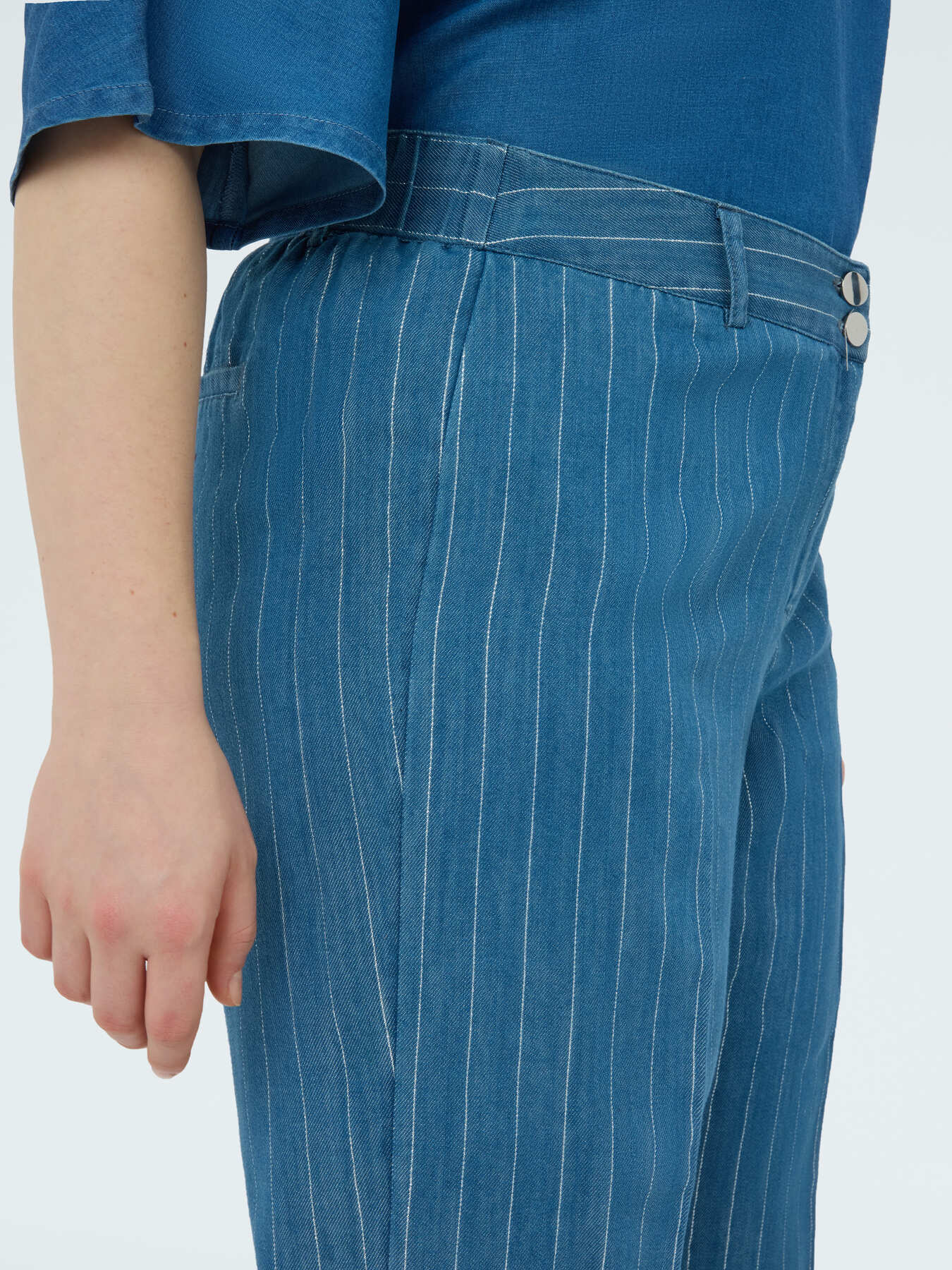 Wide Leg Hose aus Tencel mit Nadelstreifen in Lurex image number 3