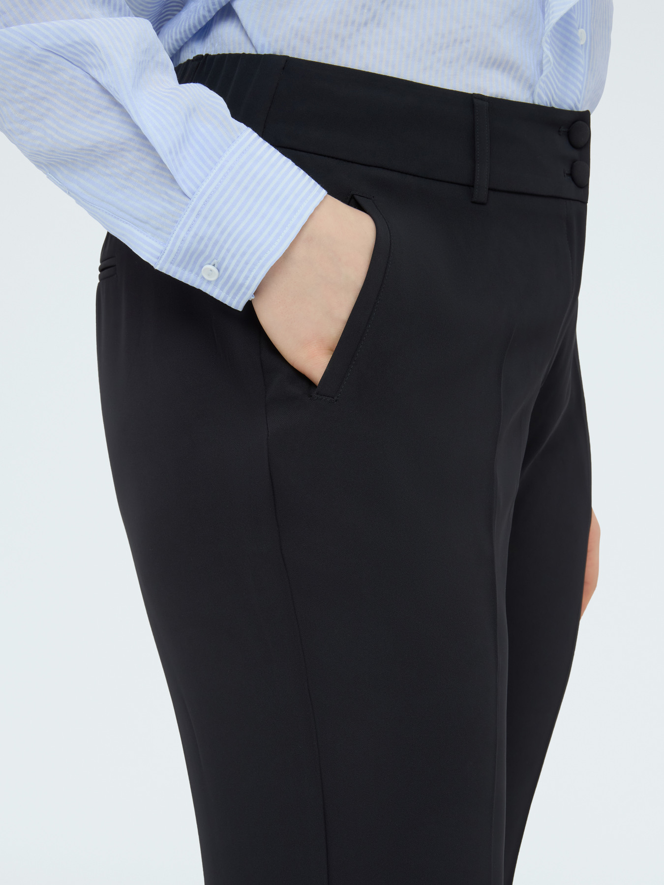 New York pants in stretch fabric image number 3