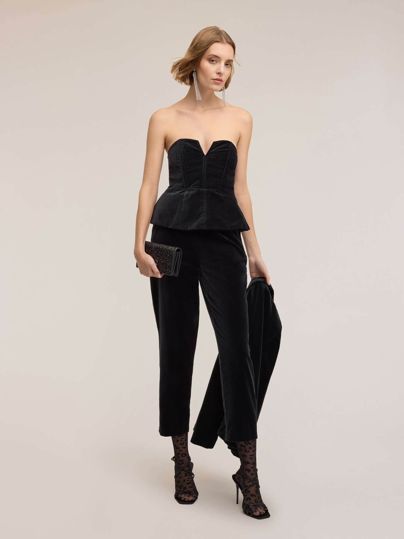 Top bustier de terciopelo con escote coraz&oacute;n image number 0