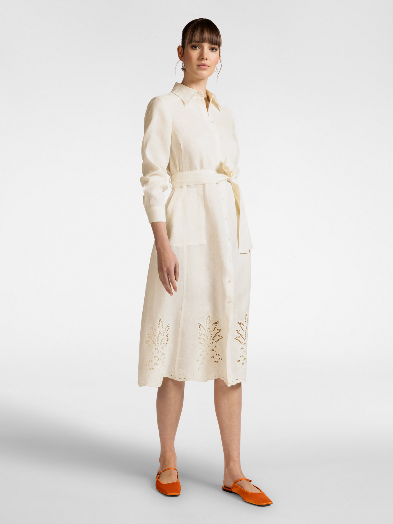 Kleid aus Leinen mit Stickerei am Abschluss image number 0
