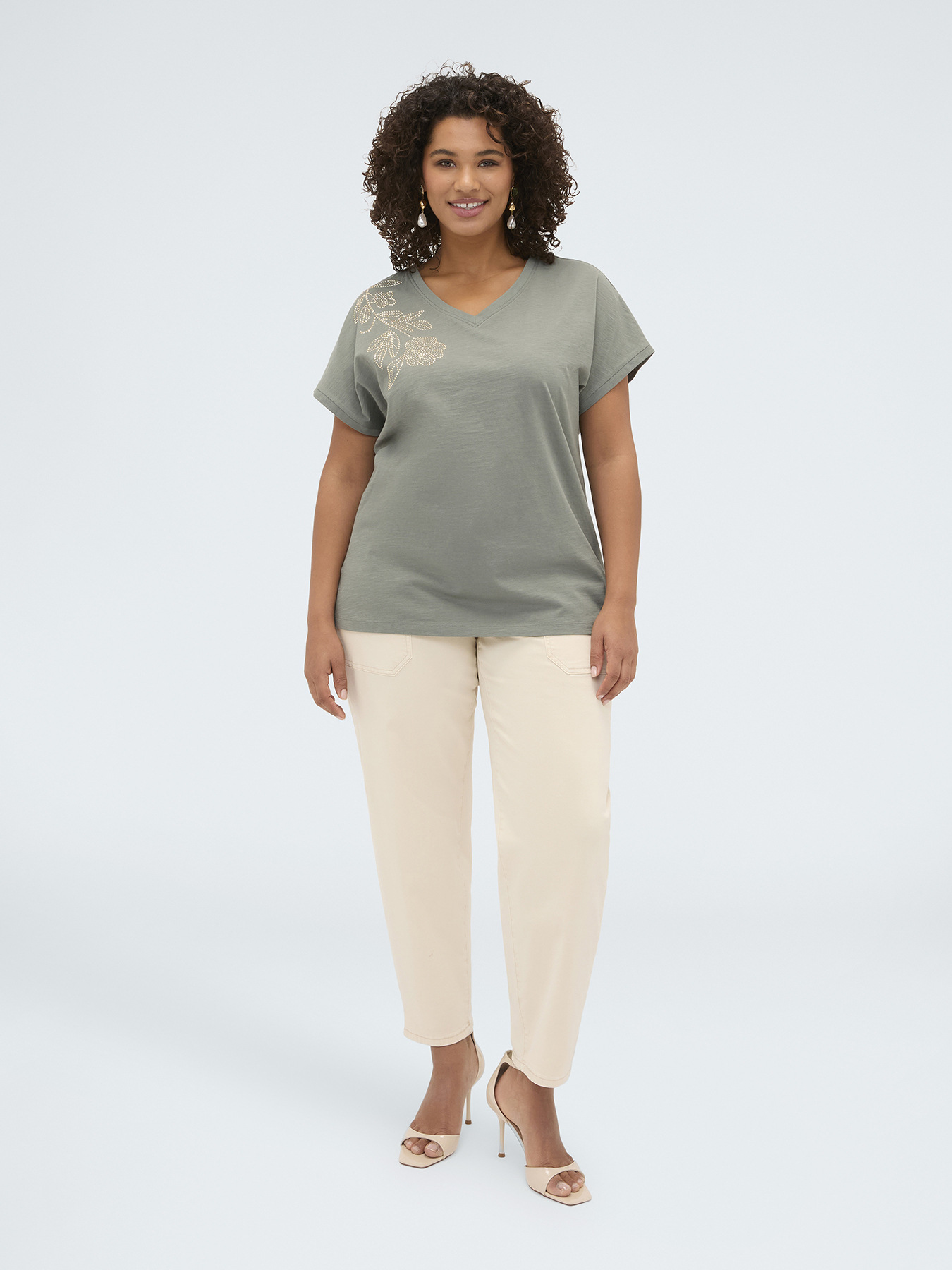 T-Shirt aus Baumwolle mit Blumenapplikation image number 2
