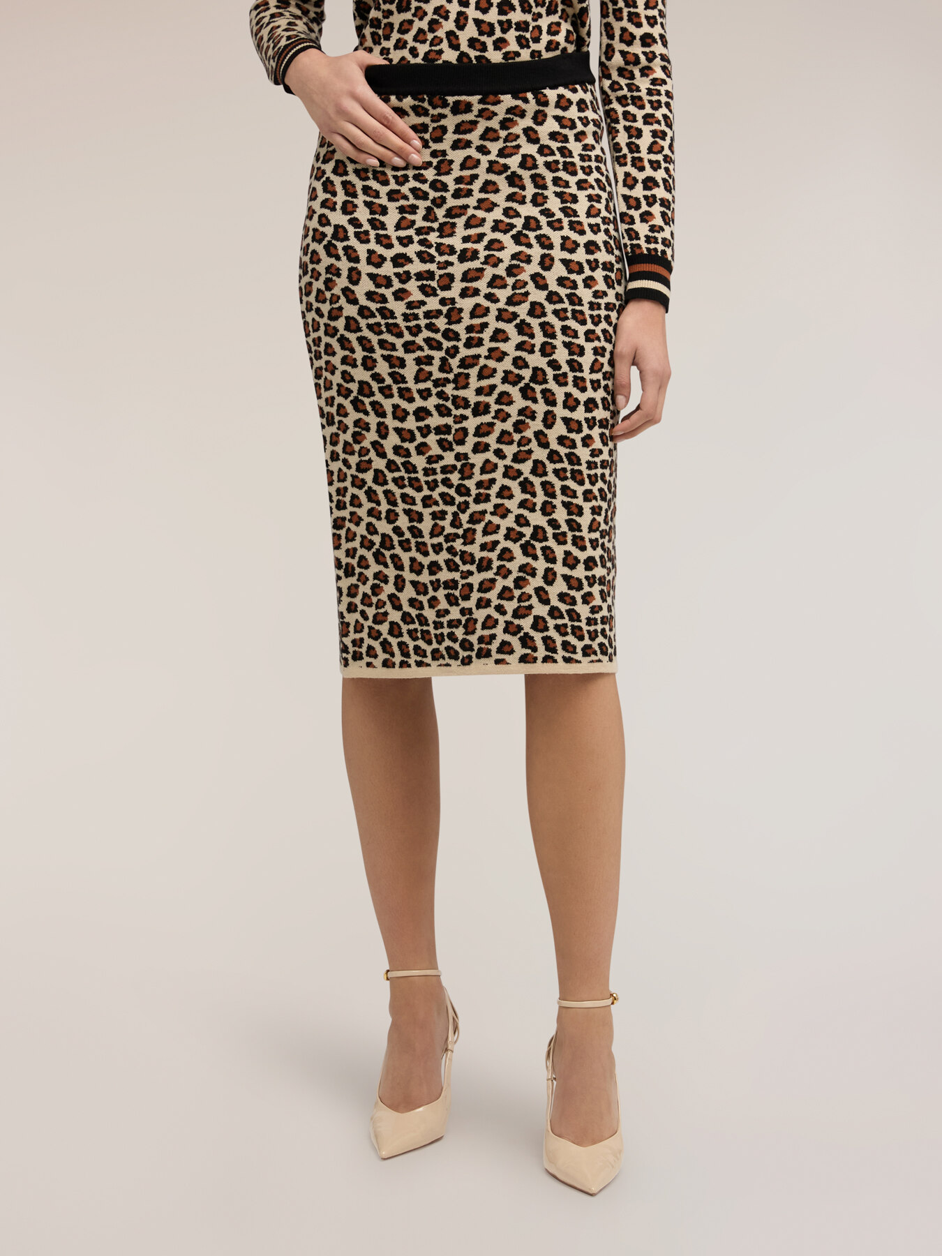 Jupe fourreau en maille fantaisie animalier image number 0