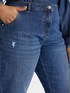 Mom Fit Jeans mit Rissen image number 2
