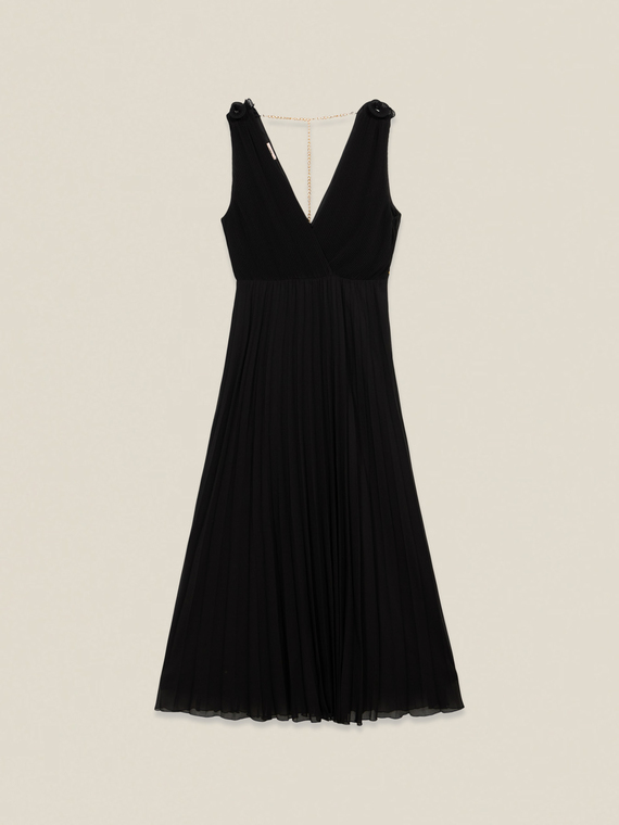 Long pleated dress with ruffle