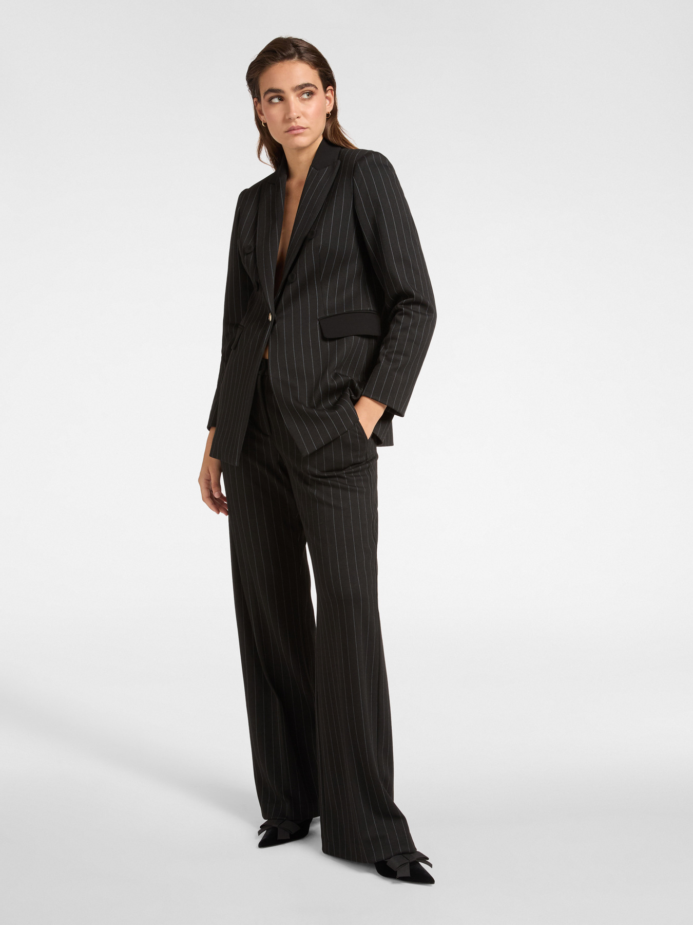 Blazer em tecido risca de giz image number 2