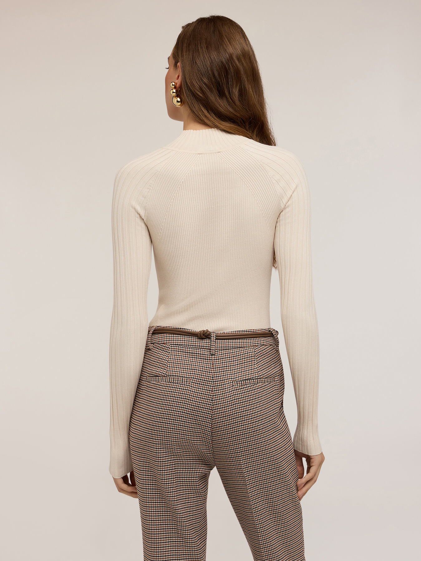 Gerippter Rollkragenpullover mit enger Passform image number 1