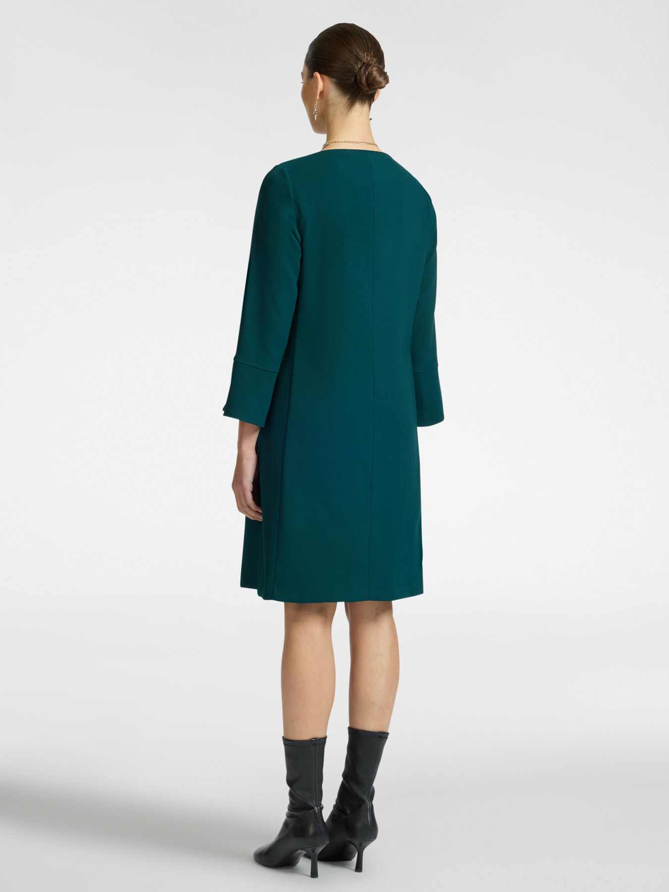 Dress made of cr&ecirc;pe fabric image number 1