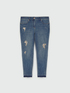 Vaqueros skinny con bordados image number 4