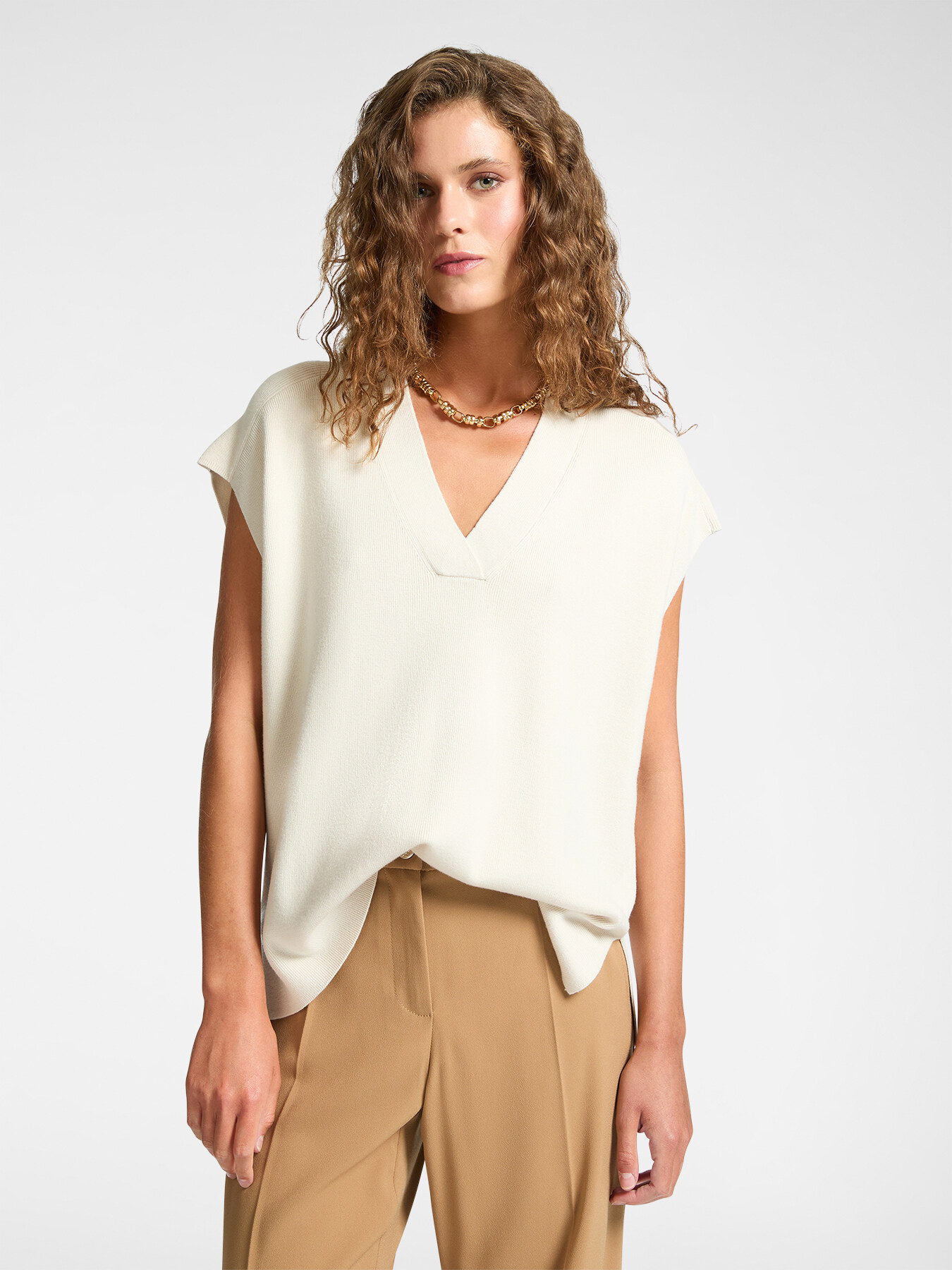 V-neck gilet image number 0