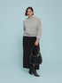 Geschlossener Pullover mit kreisförmiger Aufschrift image number 4