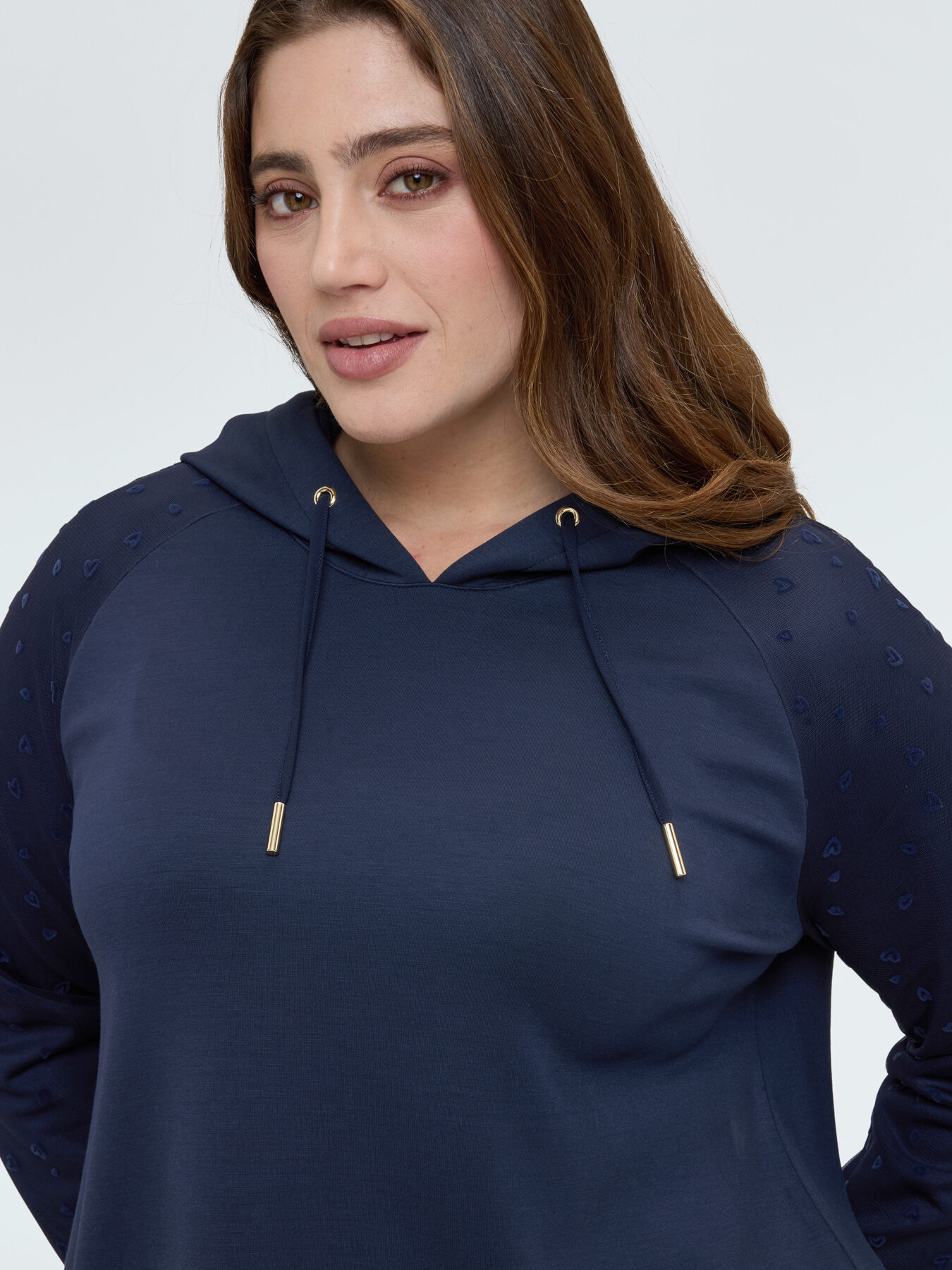 Hoodie with heart-shaped sleeves image number 2