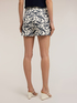 Hochgeschnittene Shorts aus Drillich mit Blumenstickerei image number 1