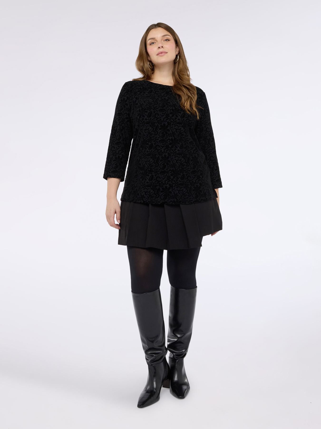 T-Shirt aus Jersey mit Relief-Spitzendruck image number 3