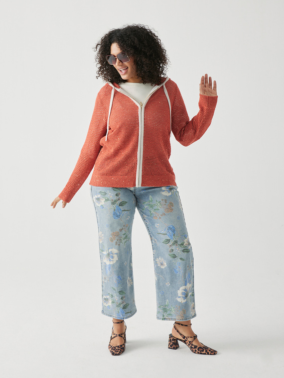 Vaqueros cropped con estampado floral