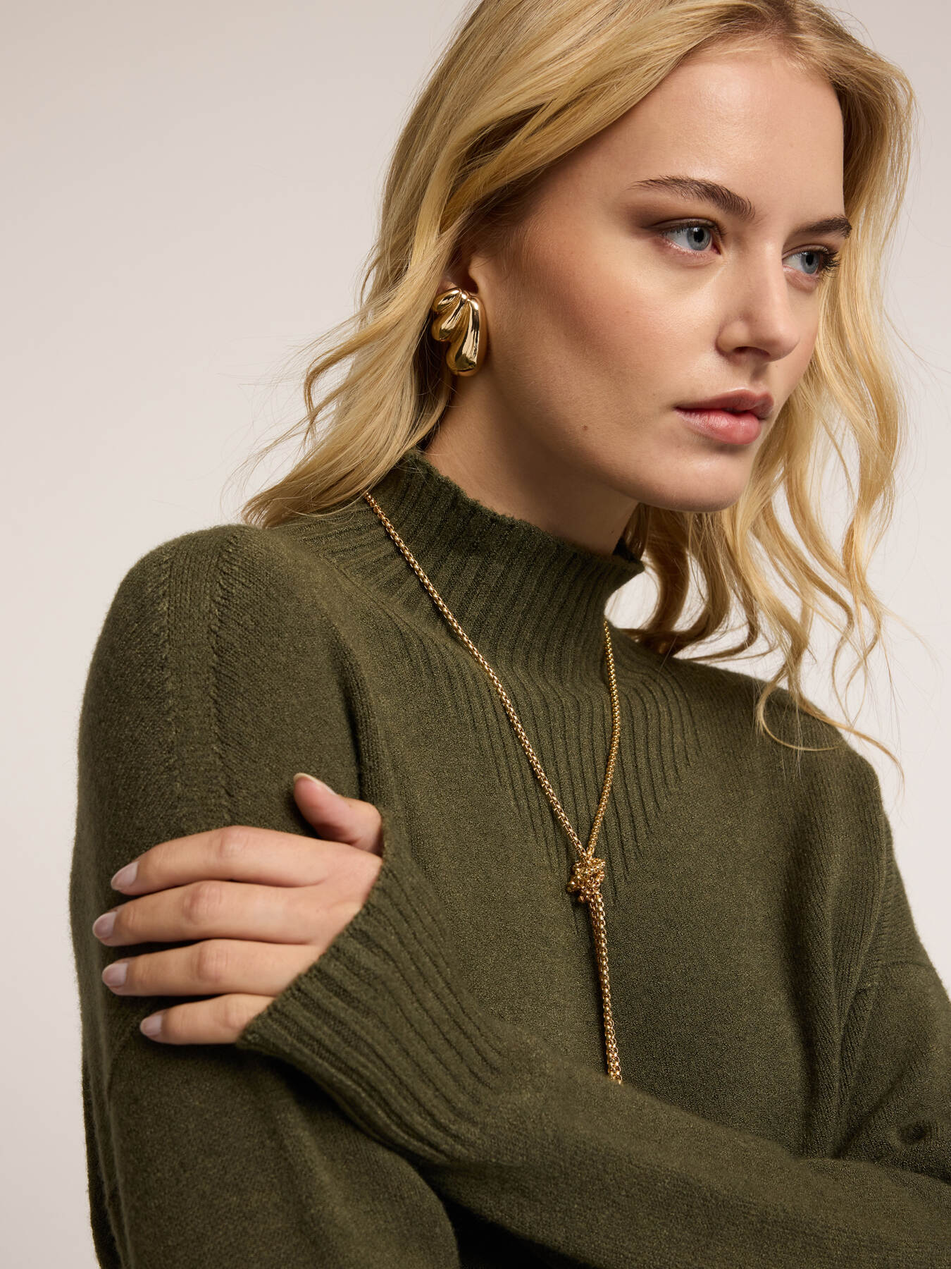 Pull col roulé côtelé en viscose image number 2