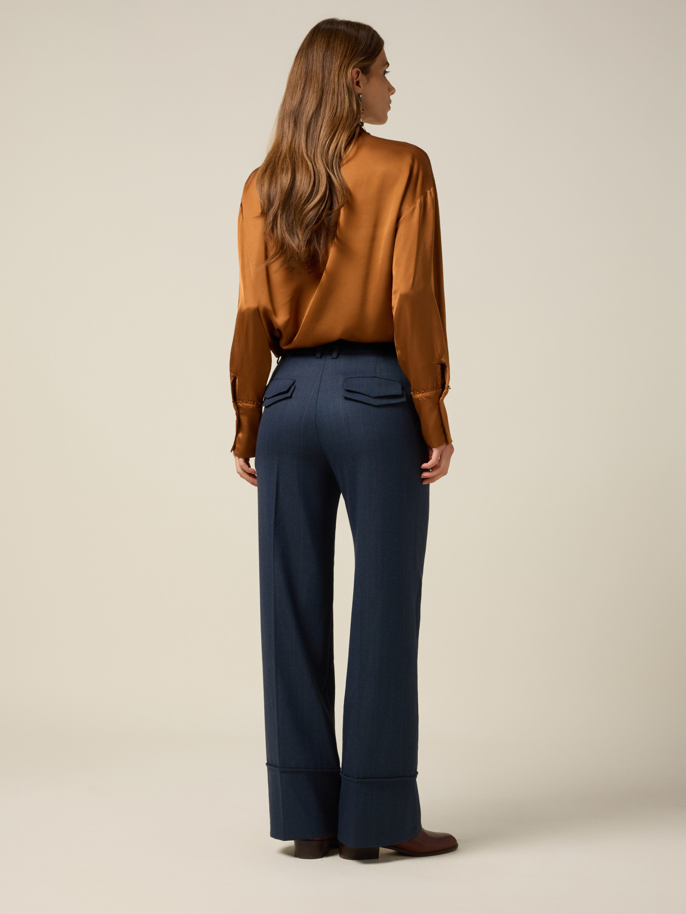 Pantalones wide leg flare con dobladillo image number 1