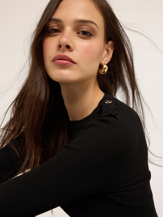 Ribbed sweater with epaulettes