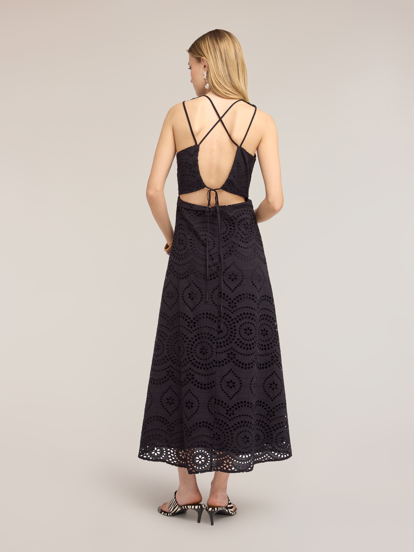 Robe longue en broderie anglaise avec d&eacute;collet&eacute; dos image number 1