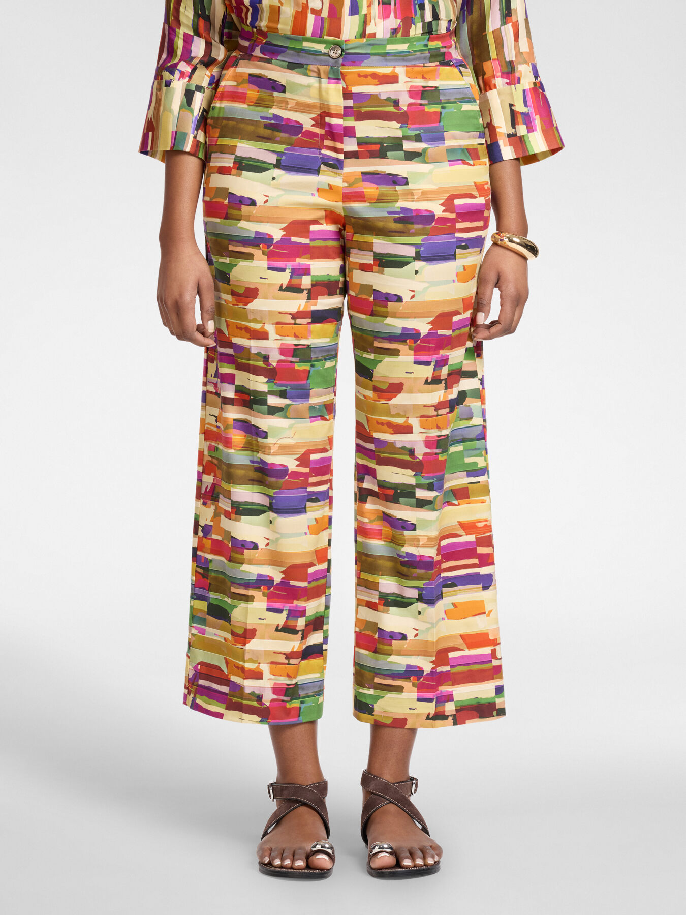 Printed cropped trousers image number 2