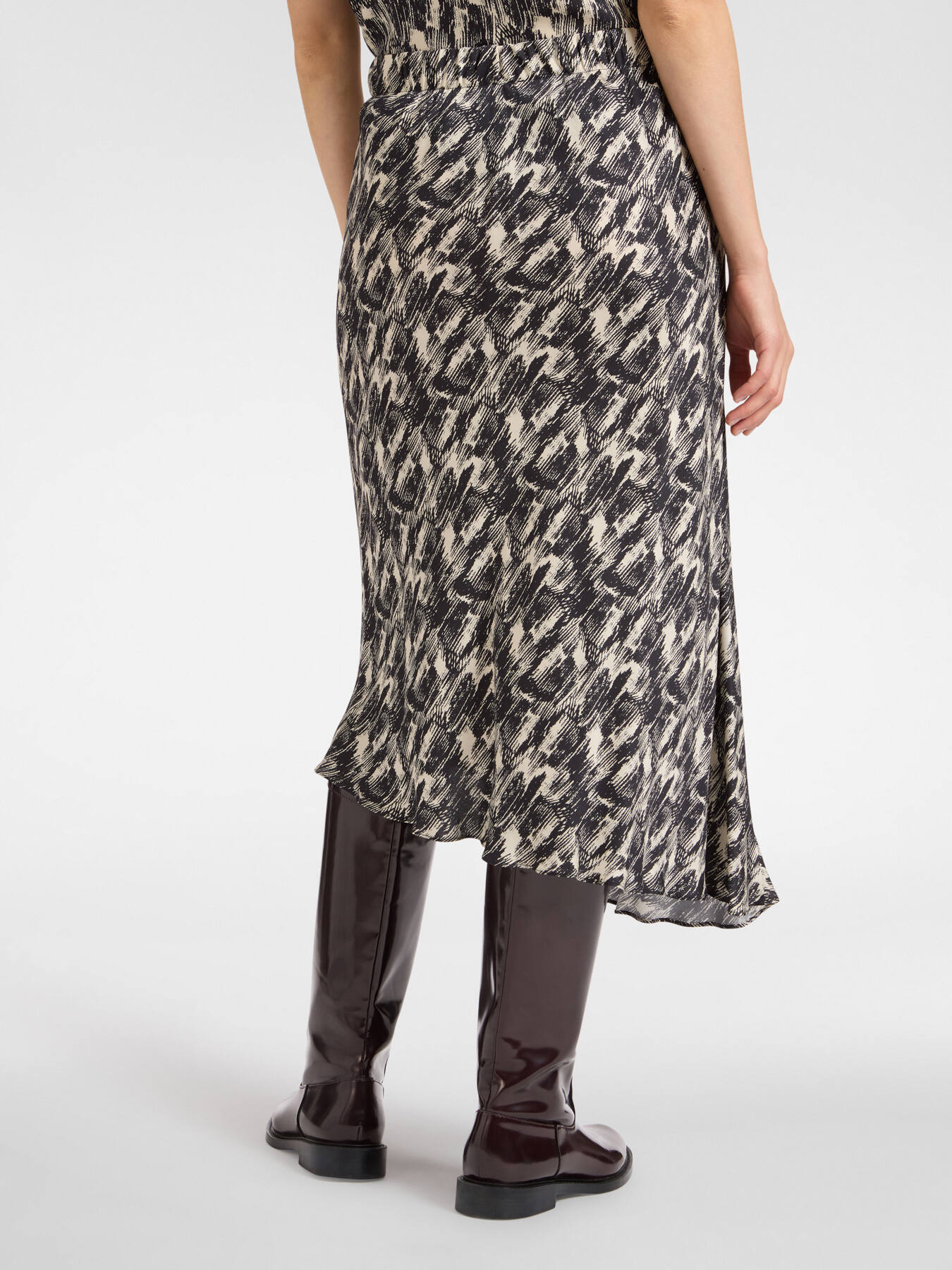 Printed skirt with asymmetrical hem image number 1