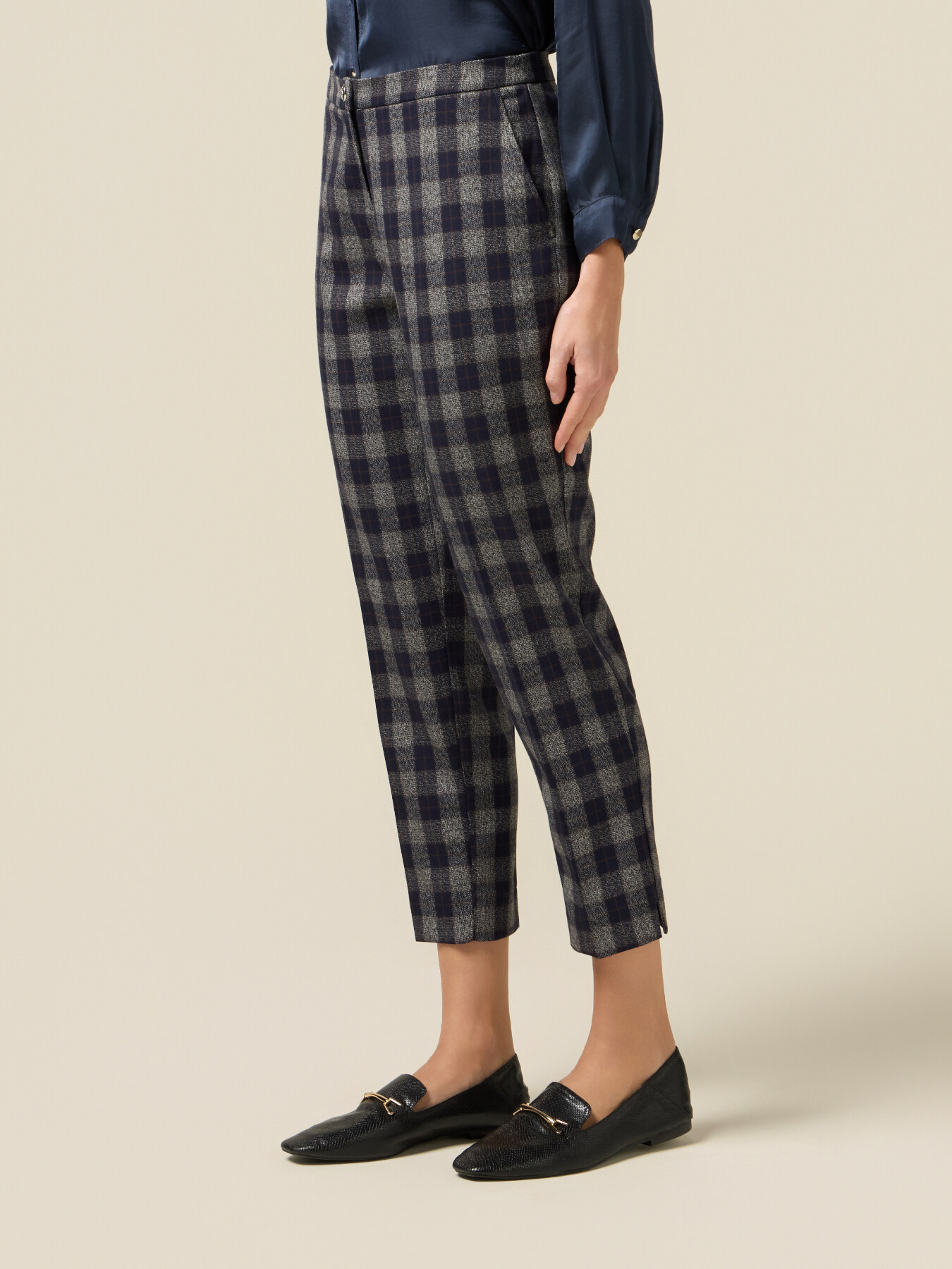 Pantalones carrot en franela a cuadros image number 3