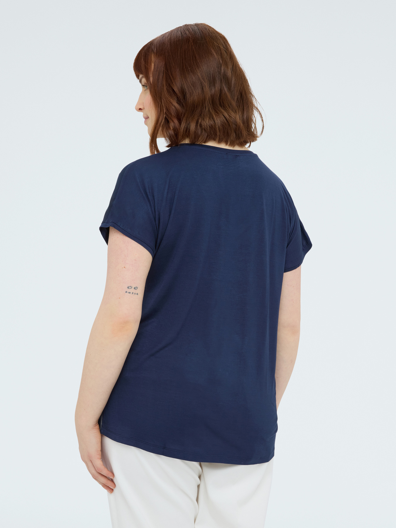 T-shirt bimaterica con scollo a V image number 1