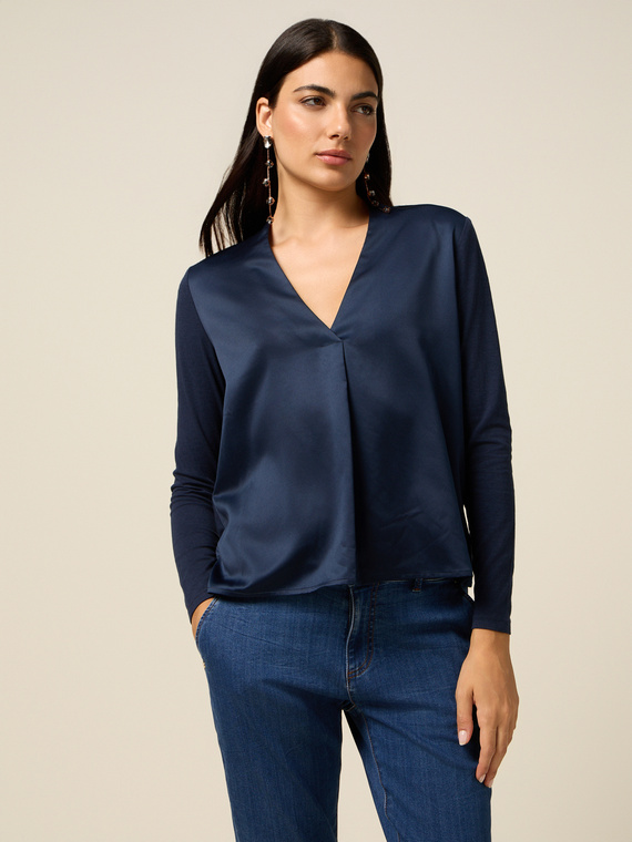 T-shirt bimaterica con scollo a V