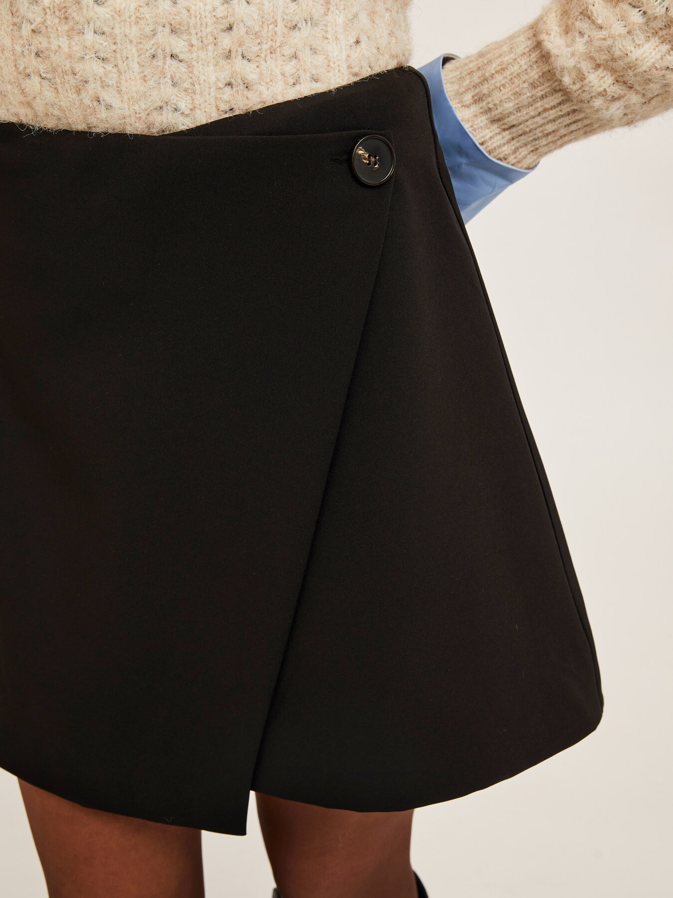 Short wrap skirt image number 2