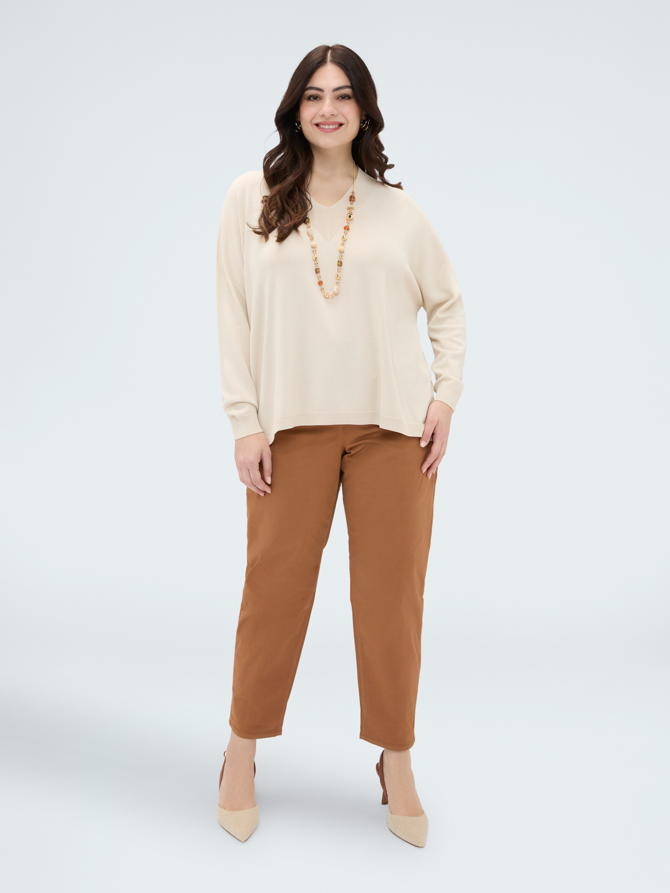 Fine knit V-neck sweater image number 3