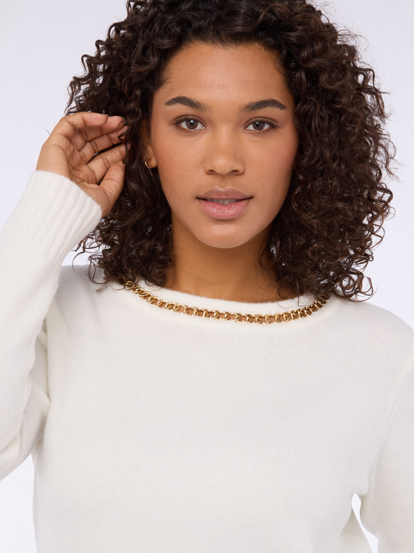 Pull ras-du-cou avec chaîne métallique image number 3