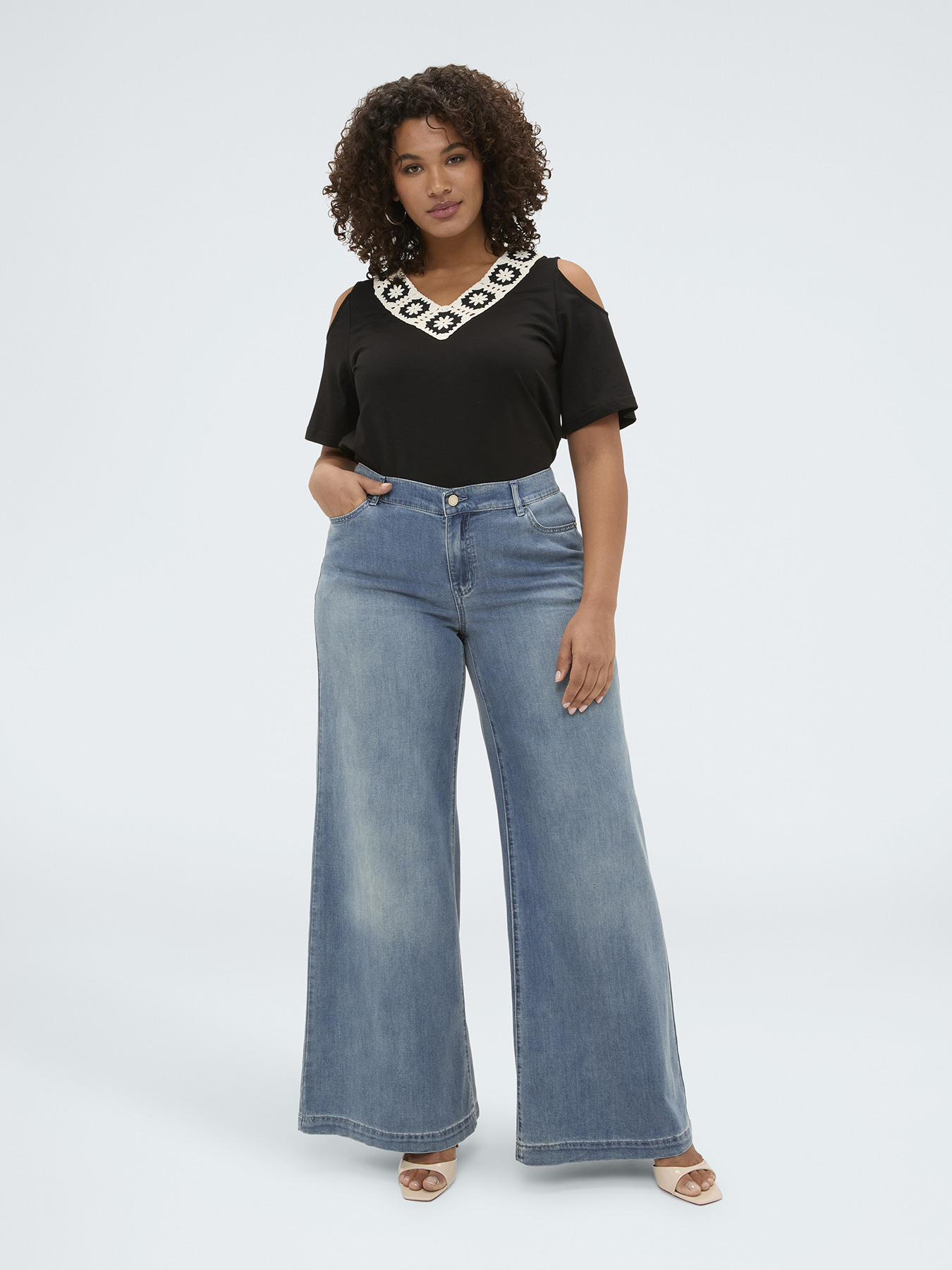 Jeans Wide Leg aus gewaschenem Denim image number 3