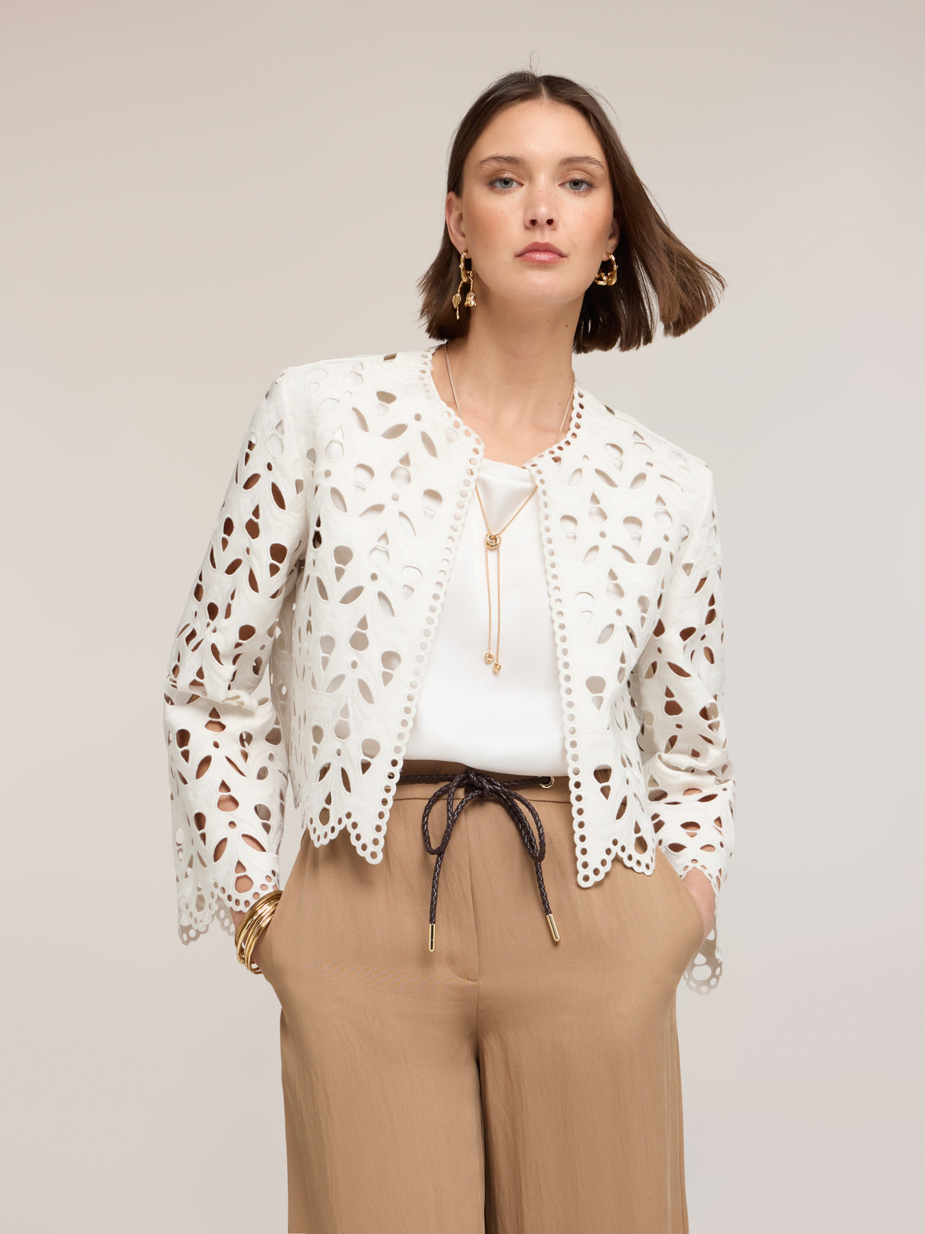 Veste enduite effet broderie anglaise image number 2