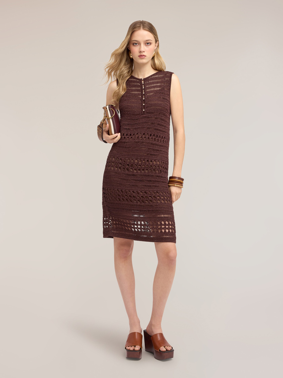 Robe fourreau en tricot crochet